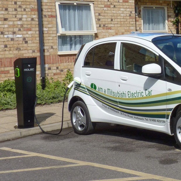 AutoCharge-Pedestal-05-e1458053949666